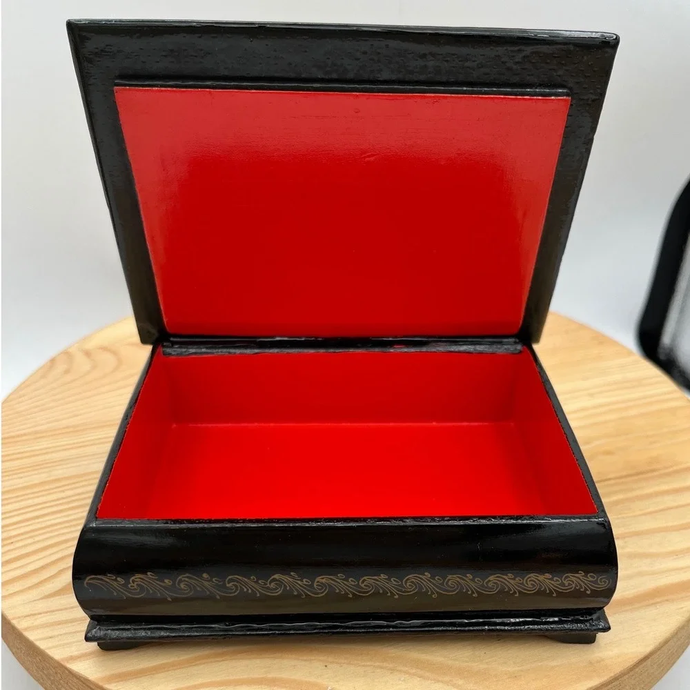 Vintage 1994 Fedoskino Russian Lacquer Box Signed Winter Village Festival Scene